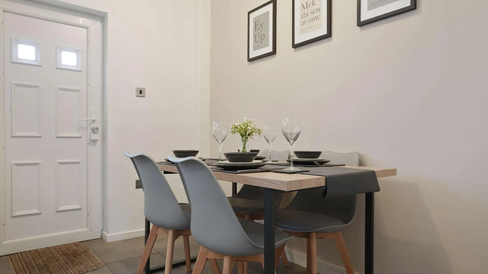 The Lodge - Comfortable, Stylish, 3 Bedroom Home With 3-6 Beds Near Utilita Arena - Free Parking Sheffield Wielka Brytania